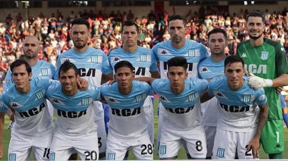 فيديو وصور: أرجنتيني يحتفل مع جمجمة جده بعد فوز فريقه باللقب صورة رقم 5