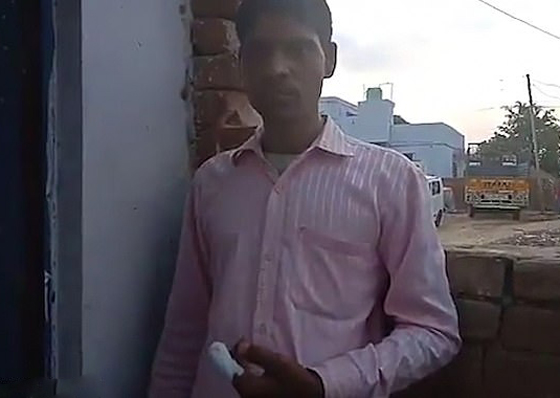 بالفيديو والصور: هندي يقطع إصبعه بعد أن صوّت بالخطأ لحزب منافس صورة رقم 1