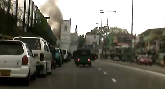 بالفيديو: لحظة الانفجار المروع لكنيسة في سريلانكا صورة رقم 1