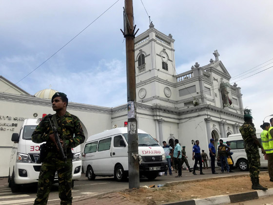  مقتل 156 وإصابة المئات بـ6 تفجيرات بكنائس وفنادق في سريلانكا صورة رقم 2