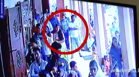 بالفيديو: الإرهابي يظهر بين الجموع ويفجر الكنيسة بسريلانكا صورة رقم 2