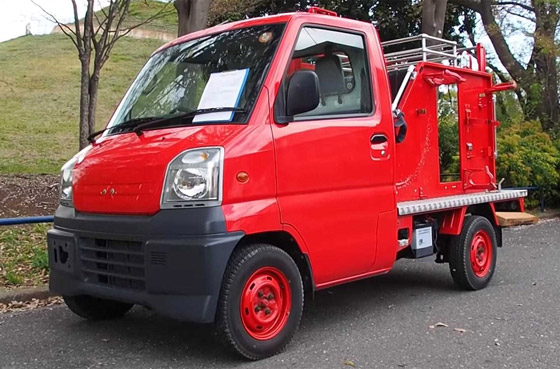 شركة يابانية تكشف عن أصغر سيارة إطفاء حرائق في العالم! فيديو صورة رقم 2