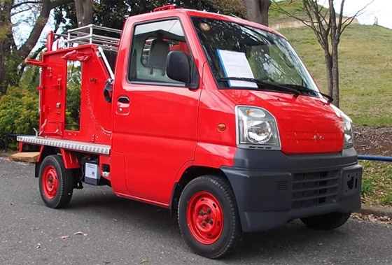 شركة يابانية تكشف عن أصغر سيارة إطفاء حرائق في العالم! فيديو صورة رقم 4