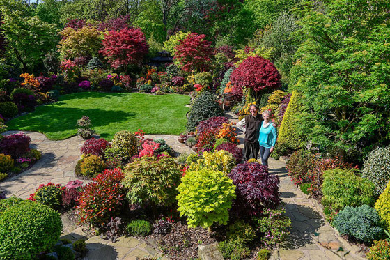 صور خلابة: زوجان يزرعان حديقة منزلهما مدة 37 عاما والنتيجة خيالية! صورة رقم 1