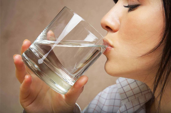 ماذا يحدث لجسمك عند شرب الماء بكثرة على السحور؟ صورة رقم 1