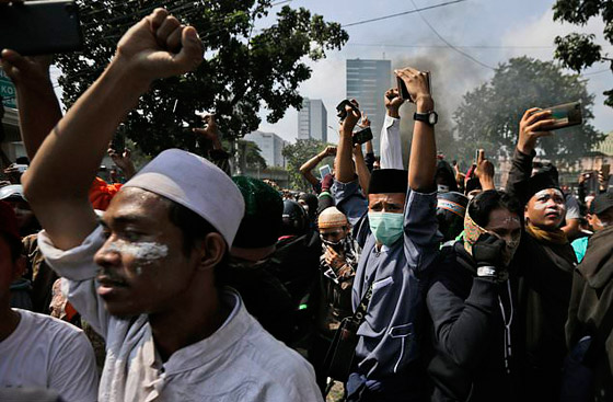 قتلى وجرحى بعد إعلان نتائج الانتخابات الرئاسية في جاكرتا الإندونيسية صورة رقم 28