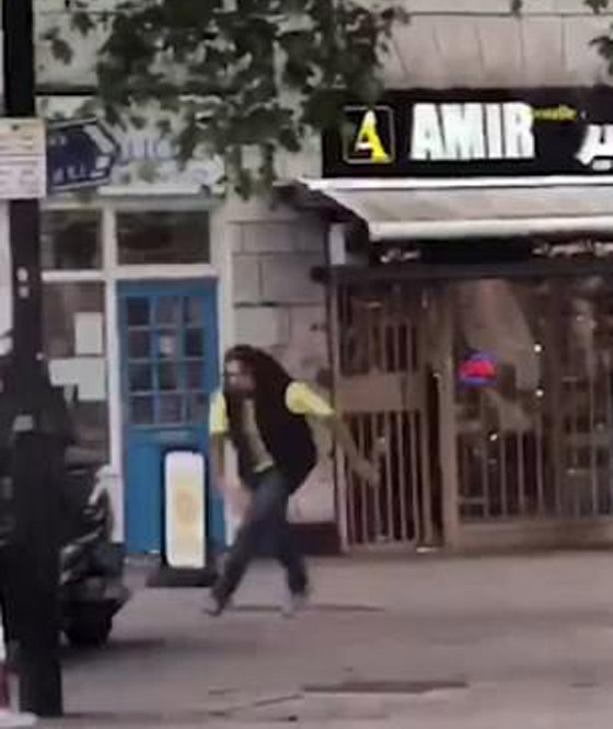 أبطال عرب يتصدون لعصابة مسلحة سرقت محل مجوهرات في لندن! فيديو صورة رقم 2