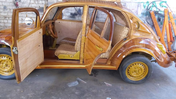 بالصور: نجار يبني سيارة بالكامل من الخشب من أجل ابنته! صورة رقم 2