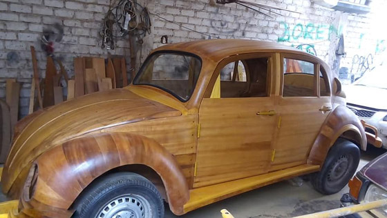 بالصور: نجار يبني سيارة بالكامل من الخشب من أجل ابنته! صورة رقم 3