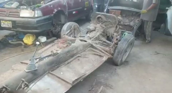 بالصور: نجار يبني سيارة بالكامل من الخشب من أجل ابنته! صورة رقم 10