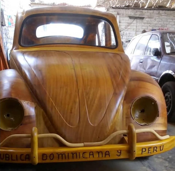 بالصور: نجار يبني سيارة بالكامل من الخشب من أجل ابنته! صورة رقم 9
