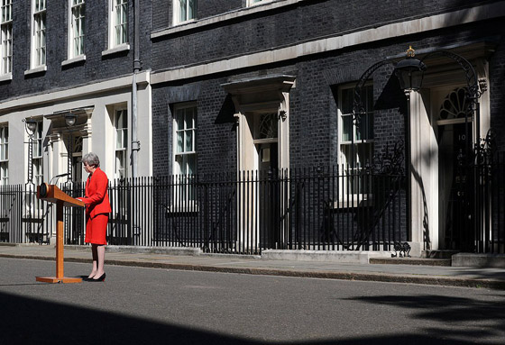 رئيسة وزراء بريطانيا تيريزا ماي تعلن استقالتها وتبكي خلال إعلانها الخبر! صورة رقم 7