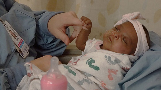 ولادة أصغر رضيعة حجما في العالم.. لن تصدق وزنها! فيديو وصور صورة رقم 11