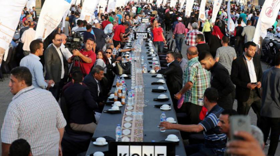مجدداً.. مصر تدخل موسوعة غينيس بأطول مائدة لطعام الإفطار صورة رقم 16