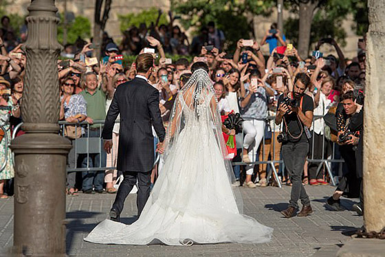 صور: حضور كبير من نجوم ومشاهير كرة القدم إلى حفل زفاف راموس صورة رقم 24