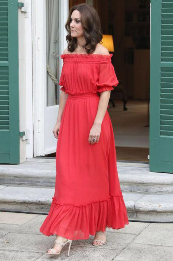 بالصور: أجمل فساتين كيت ميدلتون الصيفية المرهفة بالألوان الزاهية صورة رقم 11