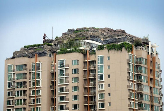 بالصور: رجل صينيّ يبني 