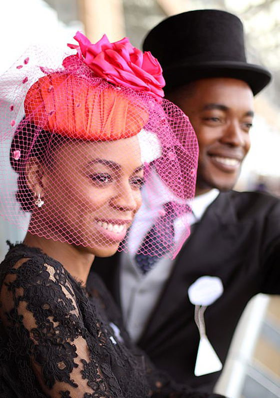 بالصور: أبرز إطلالات القبعات النسائية في سباق رويال أسكوت صورة رقم 11