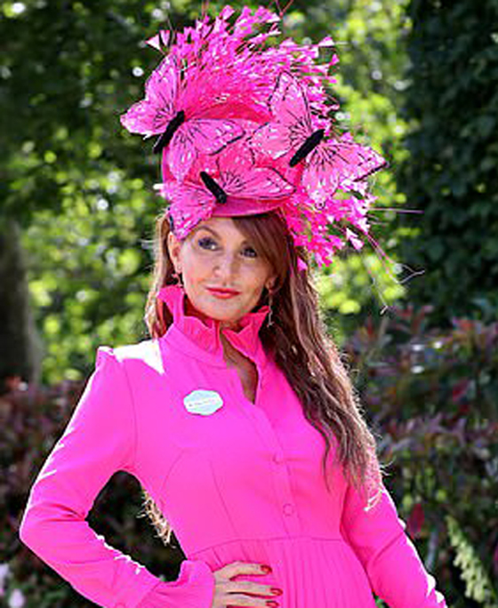 بالصور: أبرز إطلالات القبعات النسائية في سباق رويال أسكوت صورة رقم 12