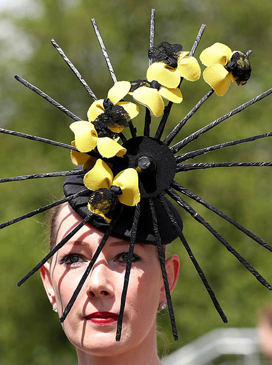 بالصور: أبرز إطلالات القبعات النسائية في سباق رويال أسكوت صورة رقم 20