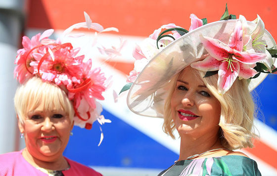 بالصور: أبرز إطلالات القبعات النسائية في سباق رويال أسكوت صورة رقم 23