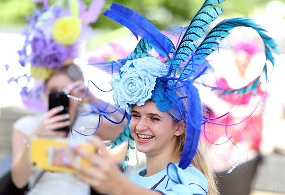بالصور: أبرز إطلالات القبعات النسائية في سباق رويال أسكوت صورة رقم 39