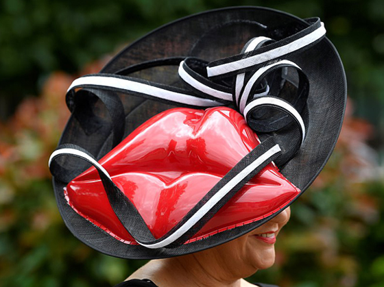 بالصور: أبرز إطلالات القبعات النسائية في سباق رويال أسكوت صورة رقم 45