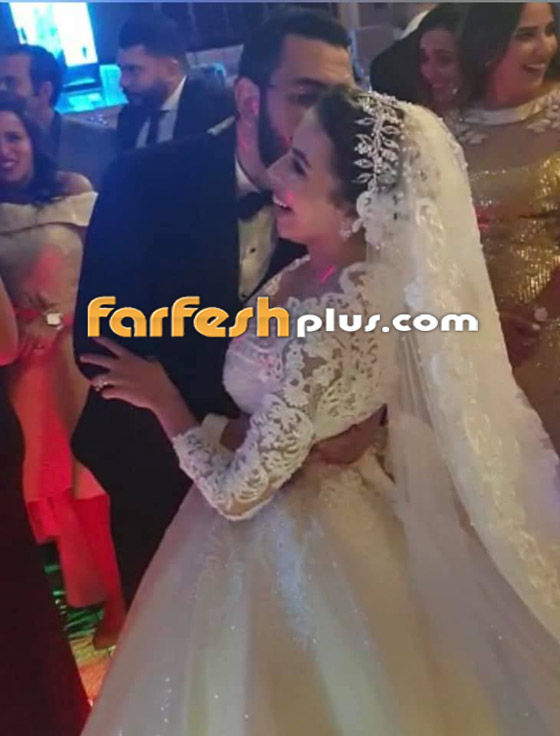 مفاجأة العمر لعروس مصرية: باسل خياط يفاجئ احدى معجباته في حفل زفافها.. بالفيديو صورة رقم 5