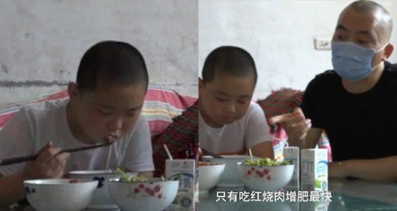 طفل صيني (11 عاما) يأكل 5 وجبات في اليوم لينقذ حياة والده المريض! صورة رقم 5
