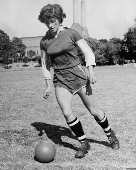 تاريخ كرة القدم النسائية المخفي وكفاح المرأة صورة رقم 9