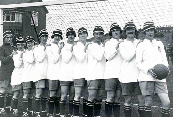 تاريخ كرة القدم النسائية المخفي وكفاح المرأة صورة رقم 8