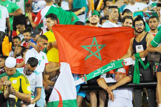  صورة رقم 4 -  فيديو وصور: كيف احتفل الجمهور المغربي والجزائري بالفوز في كأس افريقيا؟