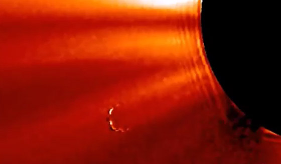 بالفيديو: ناسا ترصد جسما غريبا قرب الشمس  صورة رقم 2