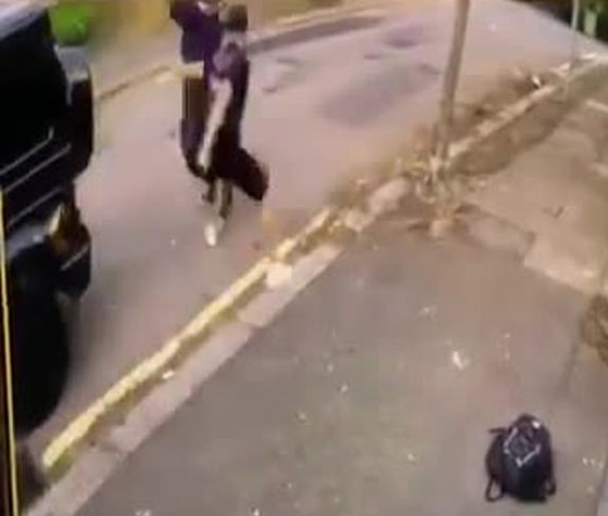هجوم مسلح بالسكاكين على اللاعبين مسعود أوزيل وسياد كولاسيناك! فيديو صورة رقم 7