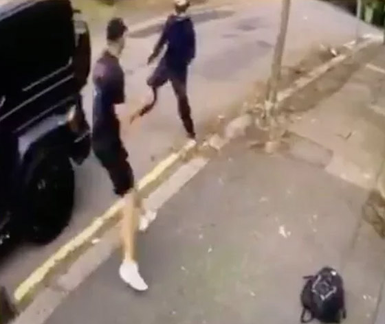 هجوم مسلح بالسكاكين على اللاعبين مسعود أوزيل وسياد كولاسيناك! فيديو صورة رقم 5