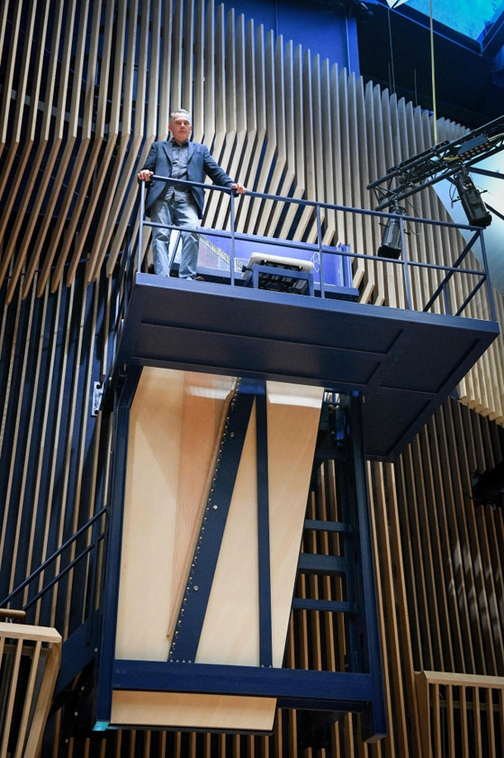 الكشف عن أكبر بيانو في العالم.. عليك تسلق شرفة وسلالم لتصله! صورة رقم 5