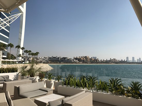 من دبي إلى اليونان ولندن.. قائمة بأفضل المطاعم المطلة على المياه من حول العالم صورة رقم 6