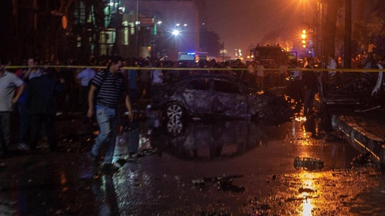 19 قتيلا و32 جريحا في انفجار في القاهرة بسبب حادث تصادم سيارات صورة رقم 12