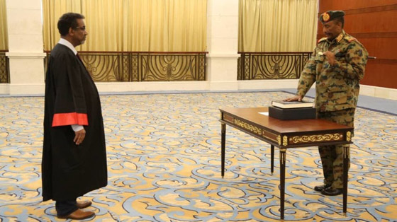 البرهان يؤدي اليمين رئيسا للمجلس السيادي السوداني صورة رقم 1