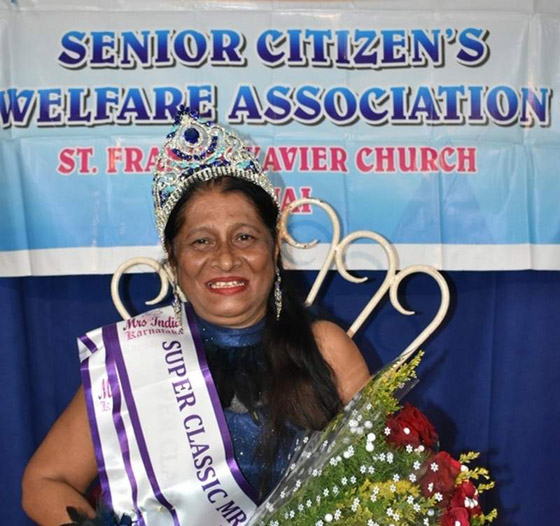 عمرها 67 عاماً وتفوز بلقب ملكة جمال الهند صورة رقم 3