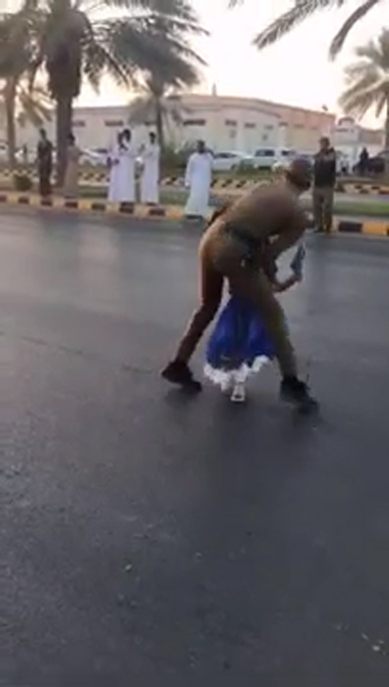 فيديو صادم: حمامة كادت تتسبّب بكارثة في احتفال اليوم الوطني السعودي! صورة رقم 3