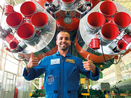 اللحظات الأولى لوصول رائد الفضاء الإماراتي هزاع المنصوري إلى الأرض صورة رقم 21