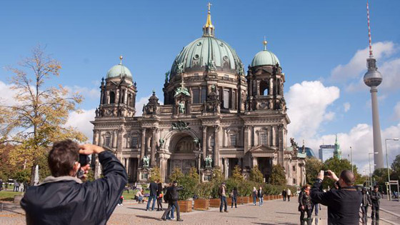 أهم 10 أماكن ومعالم سياحية لا يجب أن تفوتك عند زيارة برلين الألمانية صورة رقم 4