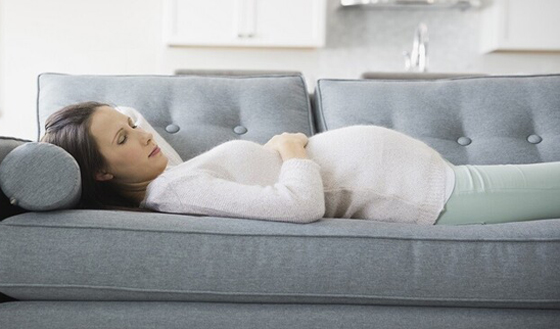 لماذا ينبغي على النساء تجنب النوم على ظهورهن أواخر الحمل؟ صورة رقم 3