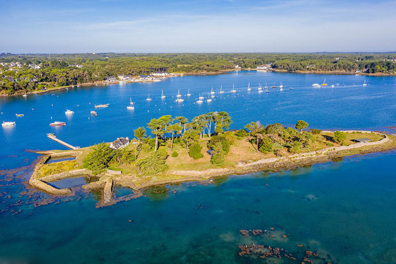 صور: جزيرة ساحرة بأحد أجمل خلجان العالم للبيع مقابل 4 ملايين دولار صورة رقم 2