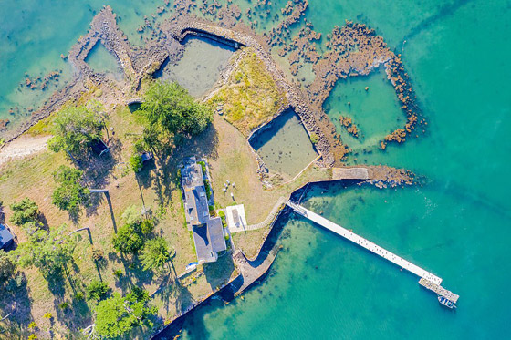 صور: جزيرة ساحرة بأحد أجمل خلجان العالم للبيع مقابل 4 ملايين دولار صورة رقم 7