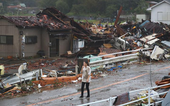 إعصار اليابان.. عدد القتلى بازدياد وتحذير للملايين بالإجلاء صورة رقم 1