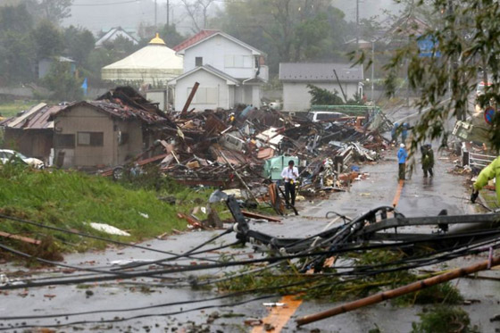 إعصار اليابان.. عدد القتلى بازدياد وتحذير للملايين بالإجلاء صورة رقم 7