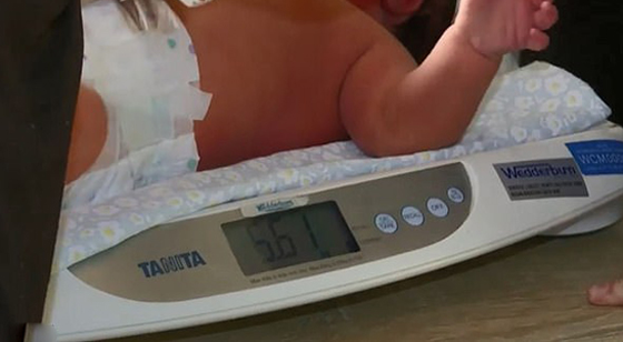 ولادة طفلة 6 كجم.. مصارع سومو صغير صورة رقم 3