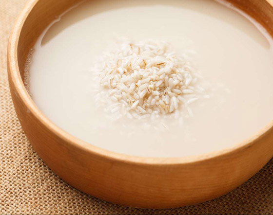 ماء الأرز السحري للوجه والبشرة والشعر: فوائده وطريقة استخدامه صورة رقم 1